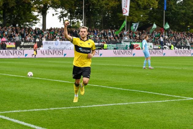 -1.FC 1905 Schweinfurt vs. Alemannia Aachen, Sachs-Stadion Football, 3. Liga -1.FC 1905 Schweinfurt vs. Alemannia Aachen 27 Sep 2025 Sachs-Stadion , Schweinfurt, Germany Image: Marc Schroers (Alemannia Aachen) celebrating his goal to the 1:2. DFL REGULATIONS PROHIBIT ANY USE OF PHOTOGRAPHS AS IMAGE SEQUENCES AND OR QUASI-VIDEO Schweinfurt Sachs-Stadion Bayern Germany Copyright: xPresseFotoxEvansx