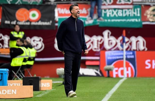 27.09.2025, xemx, Fussball 1.Bundesliga, 1.FC Heidenheim - FC Augsburg v.l. Cheftrainer Sandro Wagner (FC Augsburg) (DFL DFB REGULATIONS PROHIBIT ANY USE OF PHOTOGRAPHS as IMAGE SEQUENCES and or QUASI-VIDEO) Heidenheim