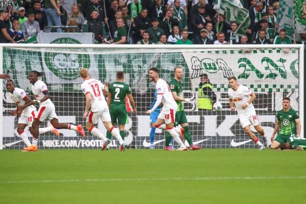 27.09.2025, xgox, Fussball - 1.Bundesliga VfL Wolfsburg - RB Leipzig emspor, v.l. Tor zum 0:1 durch Johan Bakayoko (Leipzig, 9) (DFL DFB REGULATIONS PROHIBIT ANY USE OF PHOTOGRAPHS as IMAGE SEQUENCES and or QUASI-VIDEO) Wolfsburg
