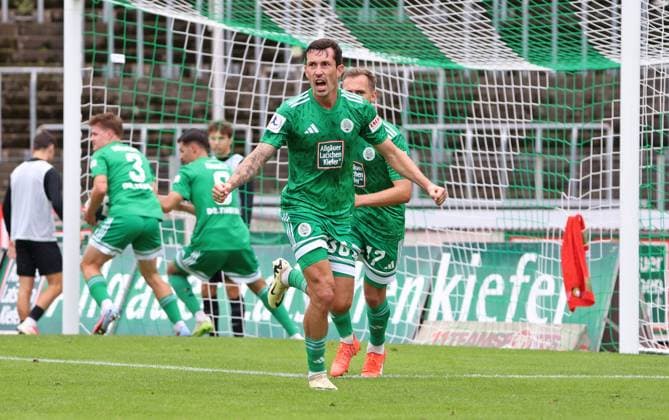 27.09.2025, Fussball, Herren, Regionalliga Südwest, Saison 2025 2026, FC 08 Homburg - SG Sonnenhof Großaspach, Philipp Steinhart (FC 08 Homburg) bejubelt sein Tor zum 1:1 Homburg Waldstadion Saarland Deutschland (DE) Copyright: xFabianxKleerx