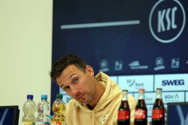 27.09.2025, xrekx, Fussball 2.Bundesliga, Karlsruher SC - 1.FC Magdeburg v.l. Pressekonferenz Christian Eichner Trainer (Karlsruher SC) (DFL DFB REGULATIONS PROHIBIT ANY USE OF PHOTOGRAPHS as IMAGE SEQUENCES and or QUASI-VIDEO) Karlsruhe