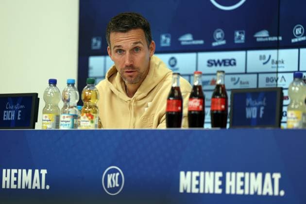 27.09.2025, xrekx, Fussball 2.Bundesliga, Karlsruher SC - 1.FC Magdeburg v.l. Pressekonferenz Christian Eichner Trainer (Karlsruher SC) (DFL DFB REGULATIONS PROHIBIT ANY USE OF PHOTOGRAPHS as IMAGE SEQUENCES and or QUASI-VIDEO) Karlsruhe