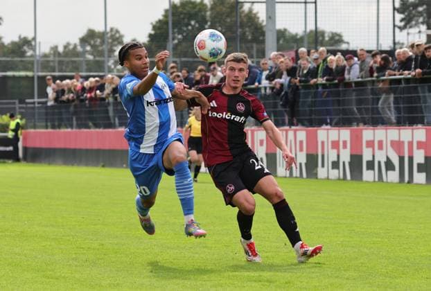27.09.2025 - Fussball - Saison 2025 2026 - Regionalliga Bayern - 11. Spieltag: 1. FC Nürnberg FCN II ( Club ) - FV Illertissen - DaMa - xdaxmax - Clayton Irigoyen (20, FV Illertissen FVI ) Tobias Heß Hess (24, 1. FC Nürnberg FCN II )