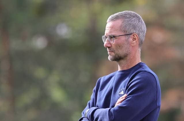 27.09.2025 - Fussball - Saison 2025 2026 - Regionalliga Bayern - 11. Spieltag: 1. FC Nürnberg FCN II ( Club ) - FV Illertissen - DaMa - xdaxmax - Michael Wiesinger (Leiter Nachwuchsleistungszentrum 1. FC Nürnberg FCN ) nachdenklich