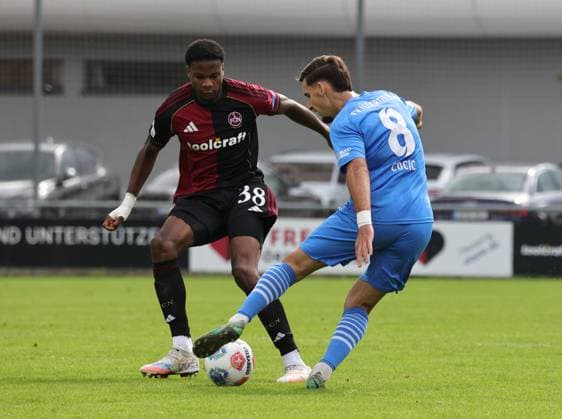 27.09.2025 - Fussball - Saison 2025 2026 - Regionalliga Bayern - 11. Spieltag: 1. FC Nürnberg FCN II ( Club ) - FV Illertissen - DaMa - xdaxmax - Winners Osawe (38, 1. FC Nürnberg FCN II ) Milos Cocic (8, FV Illertissen, FVI )