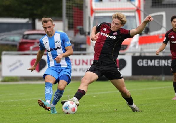 27.09.2025 - Fussball - Saison 2025 2026 - Regionalliga Bayern - 11. Spieltag: 1. FC Nürnberg FCN II ( Club ) - FV Illertissen - DaMa - xdaxmax - Alexander Kopf (5, FV Illertissen FVI ) Piet Scobel (9, 1. FC Nürnberg FCN II )