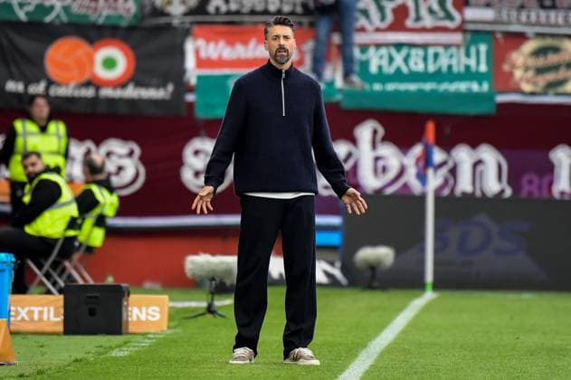 27.09.2025, xemx, Fussball 1.Bundesliga, 1.FC Heidenheim - FC Augsburg v.l. Cheftrainer Sandro Wagner (FC Augsburg) (DFL DFB REGULATIONS PROHIBIT ANY USE OF PHOTOGRAPHS as IMAGE SEQUENCES and or QUASI-VIDEO) Heidenheim
