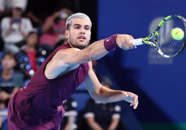 September 27, 2025, Tokyo, Japan - Carlos Alcaraz of Spain returns the ball against Zizou Berga of Belgium during a second round match of the Japan Open Tennis tournament in Tokyo on Saturday, September 27, 2025. Alcaraz defeated Bergs 6-4, 6-3. (photo by Yoshio Tsunoda AFLO) Noxthirdxpartyxsales  aflo_304949833