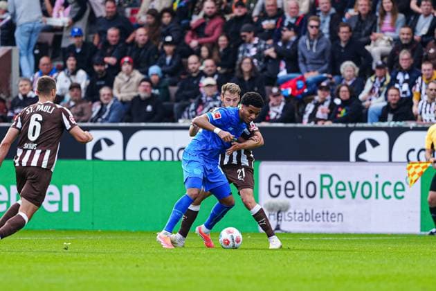 Malik Tillman (Bayer 04 Leverkusen, 10), Lars Ritzka (FC St. Pauli, 21) GER, FC St. Pauli vs. Bayer 04 Leverkusen, Fussball, 1. Bundesliga, Spieltag 5, Saison 2025 2026, 27.09.2025 DFL REGULATIONS PROHIBIT ANY USE OF PHOTOGRAPHS AS IMAGE SEQUENCES AND OR QUASI-VIDEO GER, FC St. Pauli vs. Bayer 04 Leverkusen, Fussball, 1. Bundesliga, Spieltag 5, Saison 2025 2026, 27.09.2025 Hamburg Copyright: xEibner-Pressefoto MarcelxvonxFehrnx EP_MFN