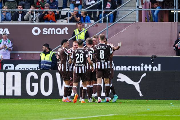 Torjubel FC St. Pauli nach Tor zum 1:1 Hauke Wahl (FC St. Pauli, 05) GER, FC St. Pauli vs. Bayer 04 Leverkusen, Fussball, 1. Bundesliga, Spieltag 5, Saison 2025 2026, 27.09.2025 DFL REGULATIONS PROHIBIT ANY USE OF PHOTOGRAPHS AS IMAGE SEQUENCES AND OR QUASI-VIDEO GER, FC St. Pauli vs. Bayer 04 Leverkusen, Fussball, 1. Bundesliga, Spieltag 5, Saison 2025 2026, 27.09.2025 Hamburg Copyright: xEibner-Pressefoto MarcelxvonxFehrnx EP_MFN