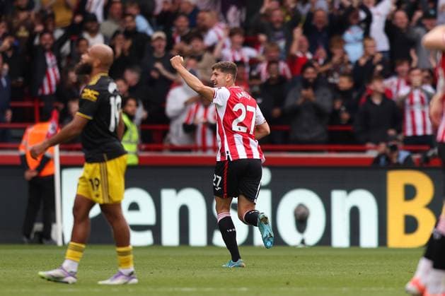 Brentford FC v Manchester United, ManU FC, Premier League Brentford FC midfielder Vitaly Janelt (27) celebrates Brentford FC midfielder Mathias Jensen (8) goal 3-1 during the Brentford FC v Manchester United FC Premier League Match at the Gtech Community Stadium, London, England, United Kingdom on 27 September 2025 Credit: Sally Rawlins Every Second Media Editorial use only. All images are copyright Every Second Media Limited. No images may be reproduced without prior permission. All rights reserved. Premier League and Football League images are subject to licensing agreements with Football DataCo Limited. see https: www.football-dataco.com Copyright: xIMAGO EveryxSecondxMediax ESM-1597-0053 SallyxRawlinsx xEveryxSecondxMediax