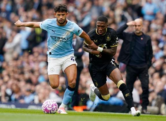 Manchester, England, 27th September 2025. Matheus Nunes of Manchester City (L) is challenged by Jaidon Anthony of Burnley during the Manchester City vs Burnley Premier League match at the Etihad Stadium, Manchester. Picture credit should read: Andrew Yates Sportimage EDITORIAL USE ONLY. No use with unauthorised audio, video, data, fixture lists, club league logos or live services. Online in-match use limited to 120 images, no video emulation. No use in betting, games or single club league player publications. SPI_006_AY_MAN_CITY_BURNLEY SPI-4169-0006