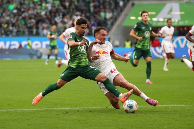 VfL vs. Leipzig, 1. BL Wolfsburg, 27.09.2025, FUßBALL - VfL Wolfsburg vs. RB Leipzig, 1. BL, Saison 2025 26. Mohammed Amoura (VfL Wolfsburg), David Raum (RB Leipzig) Wolfsburg