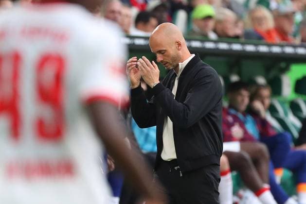 VfL vs. Leipzig, 1. BL Wolfsburg, 27.09.2025, FUßBALL - VfL Wolfsburg vs. RB Leipzig, 1. BL, Saison 2025 26. Cheftrainer Paul Simonis (VfL Wolfsburg) Wolfsburg