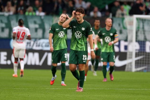 VfL vs. Leipzig, 1. BL Wolfsburg, 27.09.2025, FUßBALL - VfL Wolfsburg vs. RB Leipzig, 1. BL, Saison 2025 26. Jonas Wind (VfL Wolfsburg), Patrick Wimmer (VfL Wolfsburg) Wolfsburg