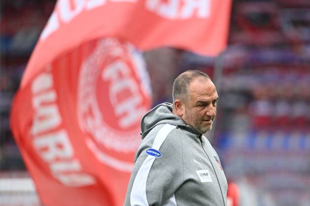 Frank SCHMIDT (Trainer Heidenheim). Einzelbild,angeschnittenes Einzelmotiv,Halbfigur,halbe Figur. Fussball 1. Bundesliga Saison 2025 2026, 5.Spieltag, Spieltag05 1.FC Heidenheim - FC Augsburg am 27.09.2025, VOITH ARENA Â