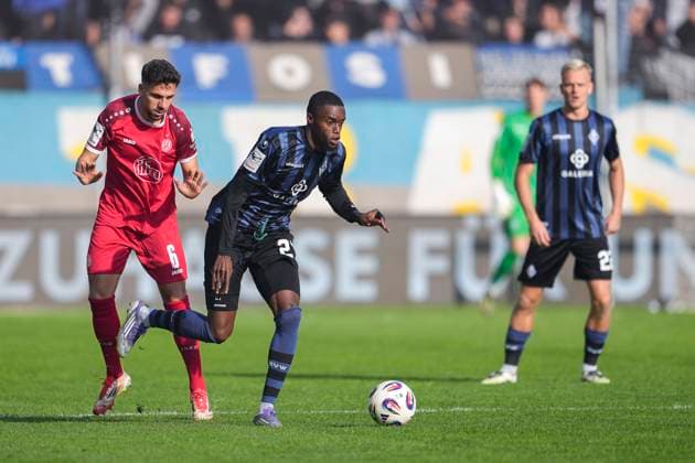 v.li.: Ahmet Arslan (Essen, 6), Adama Diakhaby (SVWM, 27), Zweikampf, Spielszene, Duell, duel, tackle, tackling, Dynamik, Action, Aktion, 27.09.2025, Mannheim (Deutschland), Fussball, 3. Liga, SV Waldhof Mannheim - Rot-Weiss Essen, DFB DFL REGULATIONS PROHIBIT ANY USE OF PHOTOGRAPHS AS IMAGE SEQUENCES AND OR QUASI-VIDEO.