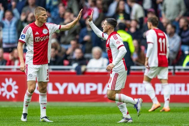 AMSTERDAM , 27-09-2025 , Johan Cruyff ArenA , season 2025 2026 , Dutch Eredivisie football . Match between Ajax and NAC Breda , Picture shows goal celebration of Ajax player Oscar Gloukh (1-0). Ajax - NAC  x31220737x Copyright:
