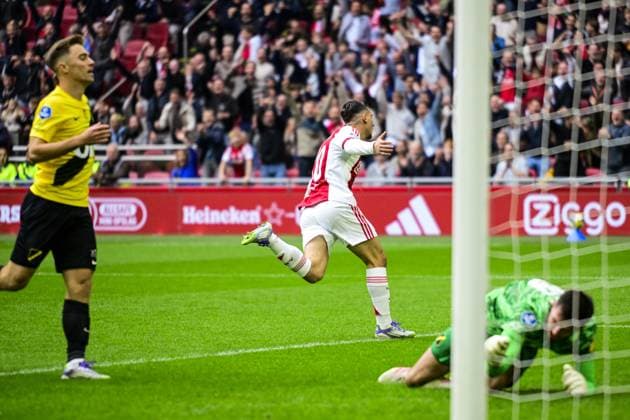 AMSTERDAM - Oscar Gloukh of Ajax scores the 1-0 goal during the Dutch Eredivisie match between AFC Ajax and NAC Breda at the Johan Cruijff ArenA on September 27, 2025, in Amsterdam, Netherlands. ANP OLAF KRAAK Eredivisie 2025 26 xVIxANPxSportx xxANPxIVx 537618943 originalFilename: 537618943.jpg