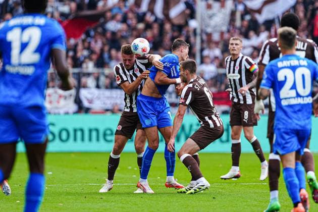 Hauke Wahl (FC St. Pauli, 05), Patrik Schick (Bayer 04 Leverkusen, 14), James Sands (FC St. Pauli, 06) GER, FC St. Pauli vs. Bayer 04 Leverkusen, Fussball, 1. Bundesliga, Spieltag 5, Saison 2025 2026, 27.09.2025 DFL REGULATIONS PROHIBIT ANY USE OF PHOTOGRAPHS AS IMAGE SEQUENCES AND OR QUASI-VIDEO GER, FC St. Pauli vs. Bayer 04 Leverkusen, Fussball, 1. Bundesliga, Spieltag 5, Saison 2025 2026, 27.09.2025 Hamburg Copyright: xEibner-Pressefoto MarcelxvonxFehrnx EP_MFN