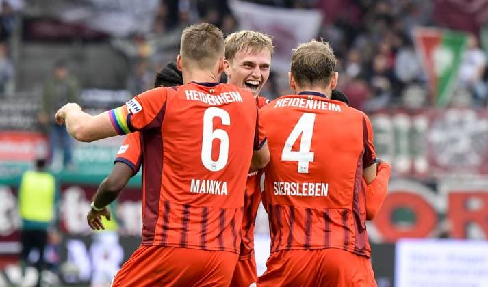 27.09.2025, xemx, Fussball 1.Bundesliga, 1.FC Heidenheim - FC Augsburg v.l. Mikkel Kaufmann (1.FC Heidenheim) Jubel, Torjubel, celebrate the goal, jubelt ueber das Tor zum 1:0 (DFL DFB REGULATIONS PROHIBIT ANY USE OF PHOTOGRAPHS as IMAGE SEQUENCES and or QUASI-VIDEO) Heidenheim