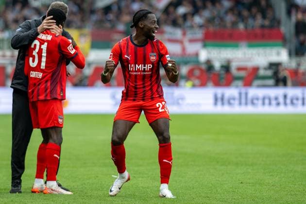 Omar Haktab Traore (FC Heidenheim, 23) nach Tor zum 1:0 durch Mikkel Kaufmann (FC Heidenheim, 29), GER, 1. FC Heidenheim vs. FC Augsburg, Fussball, Bundesliga, 5. Spieltag, Spielzeit 2025 2026, 27.09.2025, DFL DFB REGULATIONS PROHIBIT ANY USE OF PHOTOGRAPHS AS IMAGE SEQUENCES AND OR QUASI-VIDEO, GER, 1. FC Heidenheim vs. FC Augsburg, Fussball, Bundesliga, 5. Spieltag, Spielzeit 2025 2026, 27.09.2025 Heidenheim Copyright: xEibner-Pressefotox EP_EER