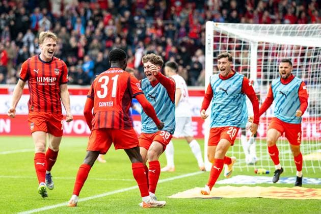 Tor zum 2:0 durch Sirlord Conteh (FC Heidenheim, 31), mit Mikkel Kaufmann (FC Heidenheim, 29), Yannik Wagner (FC Heidenheim, 38), Luca Kerber (FC Heidenheim, 20), Marnon Busch (FC Heidenheim, 02) GER, 1. FC Heidenheim vs. FC Augsburg, Fussball, Bundesliga, 5. Spieltag, Spielzeit 2025 2026, 27.09.2025, DFL DFB REGULATIONS PROHIBIT ANY USE OF PHOTOGRAPHS AS IMAGE SEQUENCES AND OR QUASI-VIDEO, GER, 1. FC Heidenheim vs. FC Augsburg, Fussball, Bundesliga, 5. Spieltag, Spielzeit 2025 2026, 27.09.2025 Heidenheim Copyright: xEibner-Pressefotox EP_EER