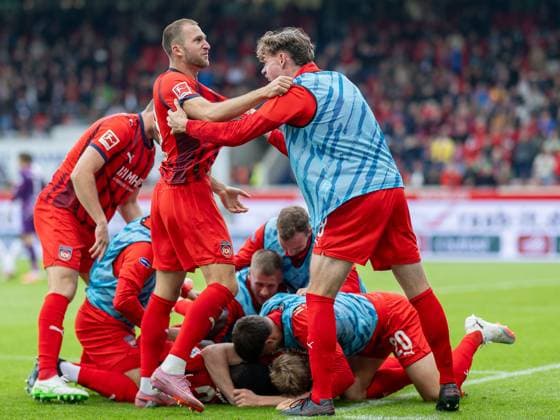 Tor zum 2:0 durch Sirlord Conteh (FC Heidenheim, 31), mit Jonas Foehrenbach (FC Heidenheim, 19) GER, 1. FC Heidenheim vs. FC Augsburg, Fussball, Bundesliga, 5. Spieltag, Spielzeit 2025 2026, 27.09.2025, DFL DFB REGULATIONS PROHIBIT ANY USE OF PHOTOGRAPHS AS IMAGE SEQUENCES AND OR QUASI-VIDEO, GER, 1. FC Heidenheim vs. FC Augsburg, Fussball, Bundesliga, 5. Spieltag, Spielzeit 2025 2026, 27.09.2025 Heidenheim Copyright: xEibner-Pressefotox EP_EER