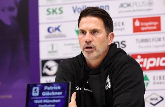 Aue, 27.09.2025, Erzgebirgsstadion, Fußball, 3.Liga, 3.Spieltag FC Erzgebirge Aue vs. TSV 1860 München , Im Bild; Trainer Patrick Glöckner Glöckner, 1860 München , Nur für journalistische Zwecke. Only for editorial use! , DFB DFL regulations prohibit any use of photographs as image sequences and or quasi-video. ,