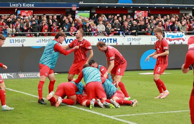 27.09.25 1. FC Heidenheim - FC Augsburg Deutschland, Heidenheim, 27.09.2025, Fussball, Bundesliga, 1. FC Heidenheim - Augsburg: Sirlord Conteh (1. FC Heidenheim); Jubel Tor 2:0 Conteh.