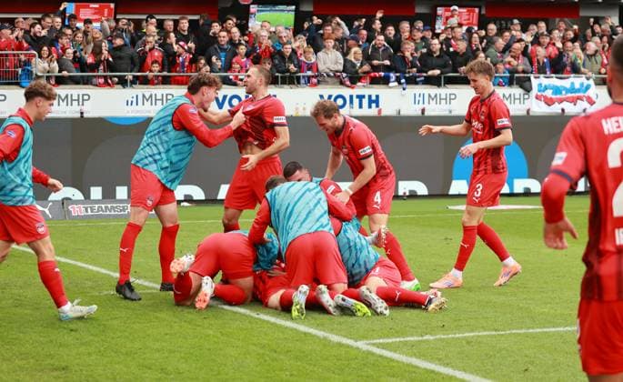 27.09.25 1. FC Heidenheim - FC Augsburg Deutschland, Heidenheim, 27.09.2025, Fussball, Bundesliga, 1. FC Heidenheim - Augsburg: Sirlord Conteh (1. FC Heidenheim); Jubel Tor 2:0 Conteh.