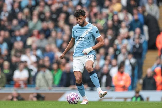 Premier League Manchester City v Burnley Matheus Nunes of Manchester City with the ball during the Premier League match Manchester City vs Burnley at Etihad Stadium, Manchester, United Kingdom, 27th September 2025 (Photo by Mark Cosgrove News Images) Manchester Etihad Stadium Manchester United, ManU Kingdom Copyright: xMarkxCosgrove NewsxImagesx