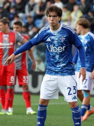 September 27, 2025, Como: Como 1907 s mildfielder Maximo Perrone during the Italian Serie A soccer match Como 1907 vs US Cremonese at Giuseppe Sinigaglia stadium in Como, Italy, 27 September 2025, Italy, ANSA ROBERTO BREGANI. Serie A 2025-2026; Como 1907- US Cremonese  - ZUMAa110 20250927_zaf_a110_038 Copyright: xRobertoxBreganix