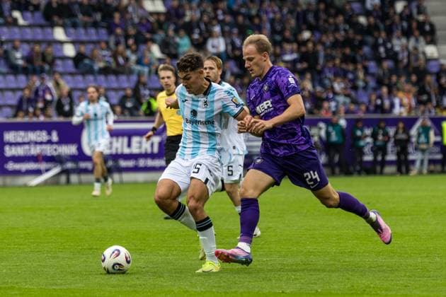 GER, 3. Liga, FC Erzgebirge Aue - TSV 1860 München 27.09.2025, eins Erzgebirgsstation, Aue, GER, 3. Liga, FC Erzgebirge Aue - TSV 1860 München Niklas Lang (TSV 1860 München 25), Jannic Ehlers (FC Erzgebirge Aue 24) Â Foto Alexander Trienitz nordphoto GmbH