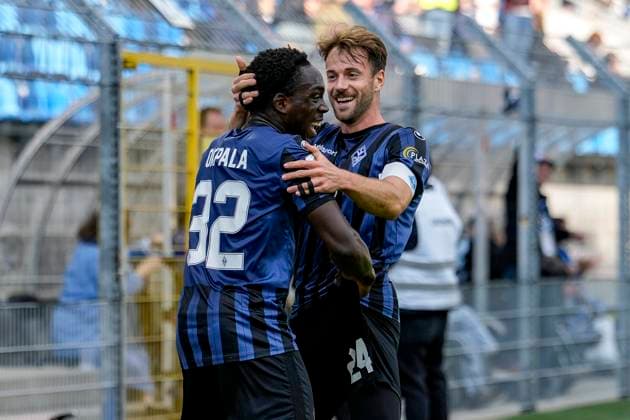 v.li.: Torschütze Kennedy Onyedika Okpala (SVWM, 32), Lukas Klünter (SVWM, 24), Spieler vom SV Waldhof Mannheim (SVWM), jubeln über das Tor zum 2:0, Jubel, Torjubel, Torerfolg, celebrate the goal, goal, celebration, jubelt ueber das Tor, Freuen, Freude, freut sich, optimistisch, positiv, Spielszene, Highlight, Action, Aktion, 27.09.2025, Mannheim (Deutschland), Fussball, 3. Liga, SV Waldhof Mannheim - Rot-Weiss Essen, DFB DFL REGULATIONS PROHIBIT ANY USE OF PHOTOGRAPHS AS IMAGE SEQUENCES AND OR QUASI-VIDEO.