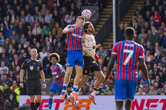Football - FA Premier League - Crystal Palace FC v Liverpool FC LONDON, ENGLAND - Saturday, September 27, 2025: Liverpool s Dominik Szoboszlai challenges for a header with Crystal Palace s Adam Wharton during the FA Premier League match between Crystal Palace FC and Liverpool FC at Selhurst Park. (Photo by David Rawcliffe Propaganda) LONDON Selhurst Park GREATER LONDON ENGLAND  Copyright: xDavidxRawcliffex P2025-09-27-Crystal_Palace_Liverpool-90