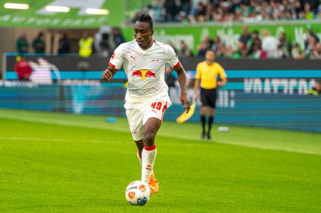 Deutschland: Fussball 1. Bundesliga, 6. Spieltag 2025 2026, VfL Wolfsburg-RB Leipzig am 27.09.2025 in Wolfsburg (Volkswagen-Arena): Yan Diomande (RB Leipzig 49) Copyright: xSvenxHeidmannx