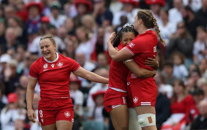 2025 Women s Rugby World Cup Final, Twickenham, London, England 27 9 2025 Canada vs England Canada™s Asia Hogan-Rochester celebrates try score with Sophie de Goede and Justine Pelletier Asia Hogan-Rochester celebrates try score with Sophie de Goede and Justine Pelletier 27 9 2025  Copyright: x INPHO BillyxSticklandx 0S2A2842