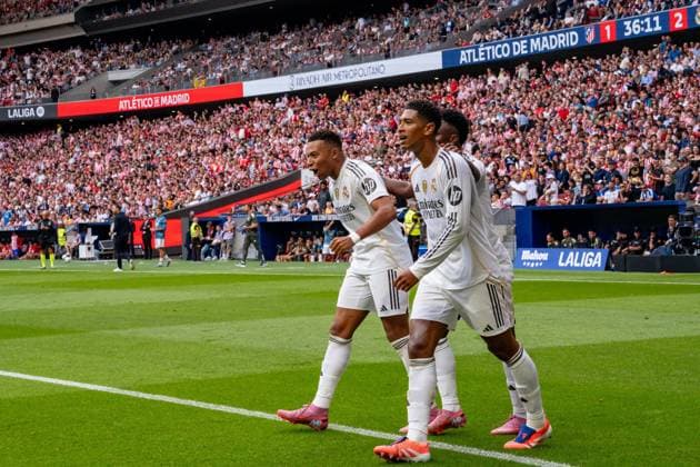 Kylian Mbappé (Real Madrid & France striker N10), Jude Bellingham (Real Madrid & England midfielder N5) Vinícius Júnior (Real Madrid & Brazil striker N7) celebrate a goal during La Liga EA Sports game between Atlético de Madrid and Real Madrid at Estadio Riyadh Air Metropolitano, on September 27, 2025, Madrid, Spain. Copyright: xAndresxLopezxSheridanxx xSPPx Sportspressphoto_SPR33083
