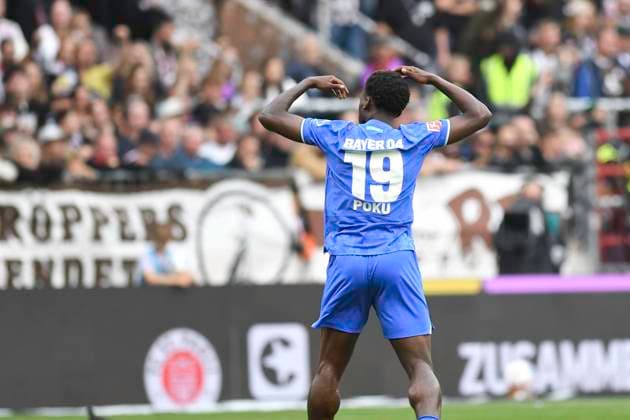 GER; 1 FBL, FC St. Pauli vs Bayer 04 Leverkusen 27.09.2025, Millerntorstadion, Hamburg, GER; 1. FBL, FC St. Pauli vs Bayer 04 Leverkusen im Bild Ernest Poku (Leverkusen 19) schiesst das Tor zum 2-1 fuer Leverkusen und jubelt