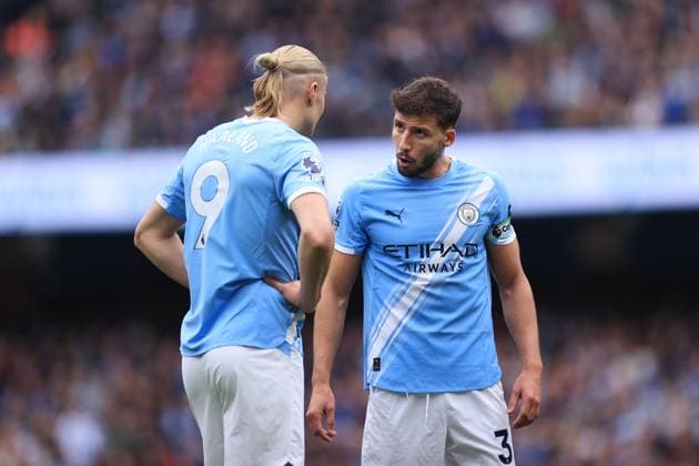 Football - Premier League - Manchester City v Burnley 27th September 2025 - Premier League - Manchester City v Burnley - Ruben Dias of Manchester City talks to Erling Haaland of Manchester City - Photo: Simon Stacpoole Offside. Manchester UK Copyright: xSimonxStacpoolexOffside