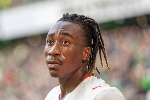 Deutschland: Fussball 1. Bundesliga, 6. Spieltag 2025 2026, VfL Wolfsburg-RB Leipzig am 27.09.2025 in Wolfsburg (Volkswagen-Arena): Yan Diomande (RB Leipzig 49) nach seiner Auswechslung Copyright: xSvenxHeidmannx