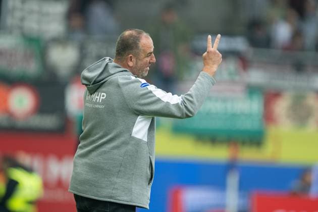 Frank Schmidt (FC Heidenheim, Chef-Trainer), Geste, gestikuliert, GER, 1. FC Heidenheim vs. FC Augsburg, Fussball, Bundesliga, 5. Spieltag, Spielzeit 2025 2026, 27.09.2025, DFL DFB REGULATIONS PROHIBIT ANY USE OF PHOTOGRAPHS AS IMAGE SEQUENCES AND OR QUASI-VIDEO, GER, 1. FC Heidenheim vs. FC Augsburg, Fussball, Bundesliga, 5. Spieltag, Spielzeit 2025 2026, 27.09.2025 Heidenheim Copyright: xEibner-Pressefotox EP_EER