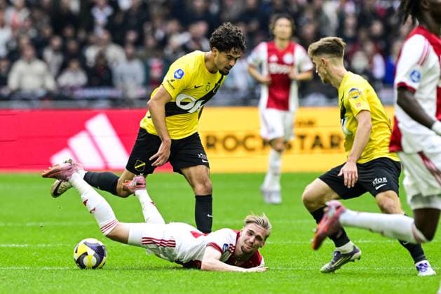 AMSTERDAM - (l-r) Rio Hillen of NAC Breda, Kenneth Taylor of Ajax during the Dutch Eredivisie match between AFC Ajax and NAC Breda at the Johan Cruijff ArenA on September 27, 2025, in Amsterdam, Netherlands. ANP OLAF KRAAK Eredivisie 2025 26 xVIxANPxSportx xxANPxIVx 537622857 originalFilename: 537622857.jpg