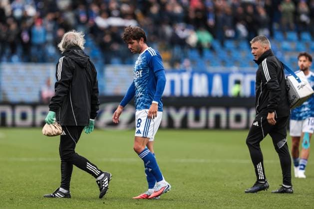 Como 1907 V US Cremonese - Serie A Sergi Roberto (Como 1907) is injured during the Serie A football match between Como 1907 and US Cremonese in Como, Italy, on September 27, 2025, at Stadio Giuseppe Sinigaglia. Como Italy  Copyright: xEmanuelexComincinix originalFilename:comincini-como1907250927_npAR1.jpg