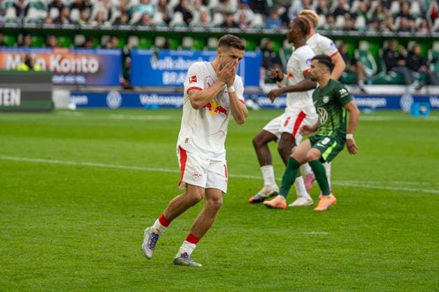 Deutschland: Fussball 1. Bundesliga, 6. Spieltag 2025 2026, VfL Wolfsburg-RB Leipzig am 27.09.2025 in Wolfsburg (Volkswagen-Arena): Christoph Baumgartner (RB Leipzig 14) nach seinem verschossenem Elfmeter Copyright: xSvenxHeidmannx