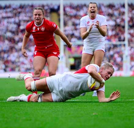 Canada v England, London, UK - 27 Sept 2025 Alex Matthews of England goes over for a try during the Women s Rugby World Cup 2025 Final match between Canada and England at Allianz Stadium, London, England United Kingdom on September 27, 2025. (Photo by Phil Mingo PPAUK) London Allianz Stadium GBR Copyright: xPhilxMingo PPAUKx PPA-218957