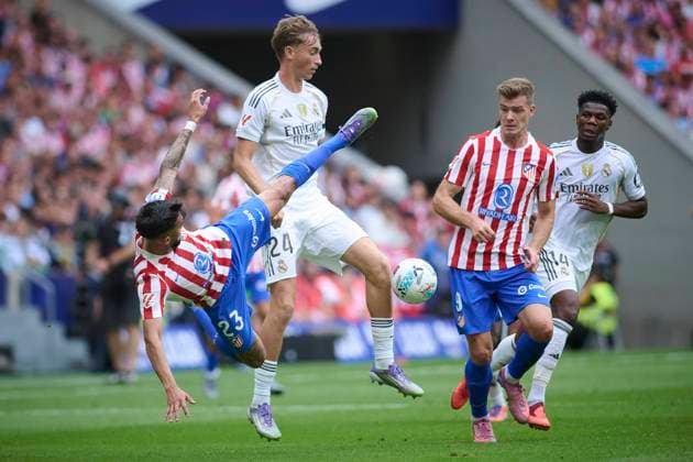 Spanish La Liga EA Sports soccer match Atletico Madrid vs Real Madrid at Riyadh Air Metropolitano stadium in Madrid, Spain. 27 September 2025 Huijsen and Sorloth 900 Cordon Press  900 CordonxPress LOF - Atletico Madrid vs Real Madrid