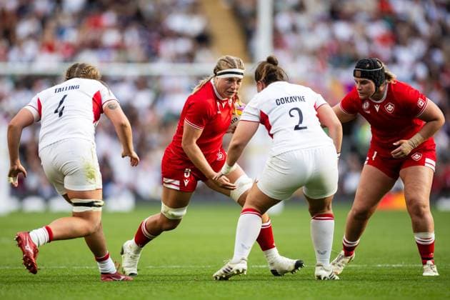 Canada Women v England Women Women s Rugby World Cup 2025 27 09 2025. Final Courtney O Donnell of Canada Lins up Amy Cokayne of England during the Women s Rugby World Cup 2025 Final match between Canada Women and England Women at Allianz Stadium, Twickenham, Richmond, United Kingdom on 27 September 2025. Richmond Allianz Stadium London United Kingdom Editorial use only , Copyright: xSimonxKingx PSI-22918-0030