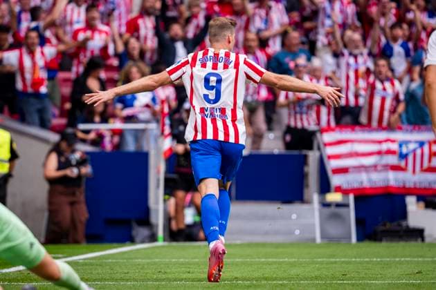 Atletico de Madrid v Real Madrid - LaLiga EA Sports Alexander Sorloth of Atletico de Madrid celebrates his goal during the LaLiga EA Sports football match between Atletico de Madrid and Real Madrid CF at Estadio Riyadh Air Metropolitano on September 27, 2025 in Madrid, Spain. Madrid Estadio Riyadh Air Metropolitano Madrid Spain Copyright: xAlbertoxGardinx AGardin_20250927_Foot_Liga_AtlMad_ReaMad_1072